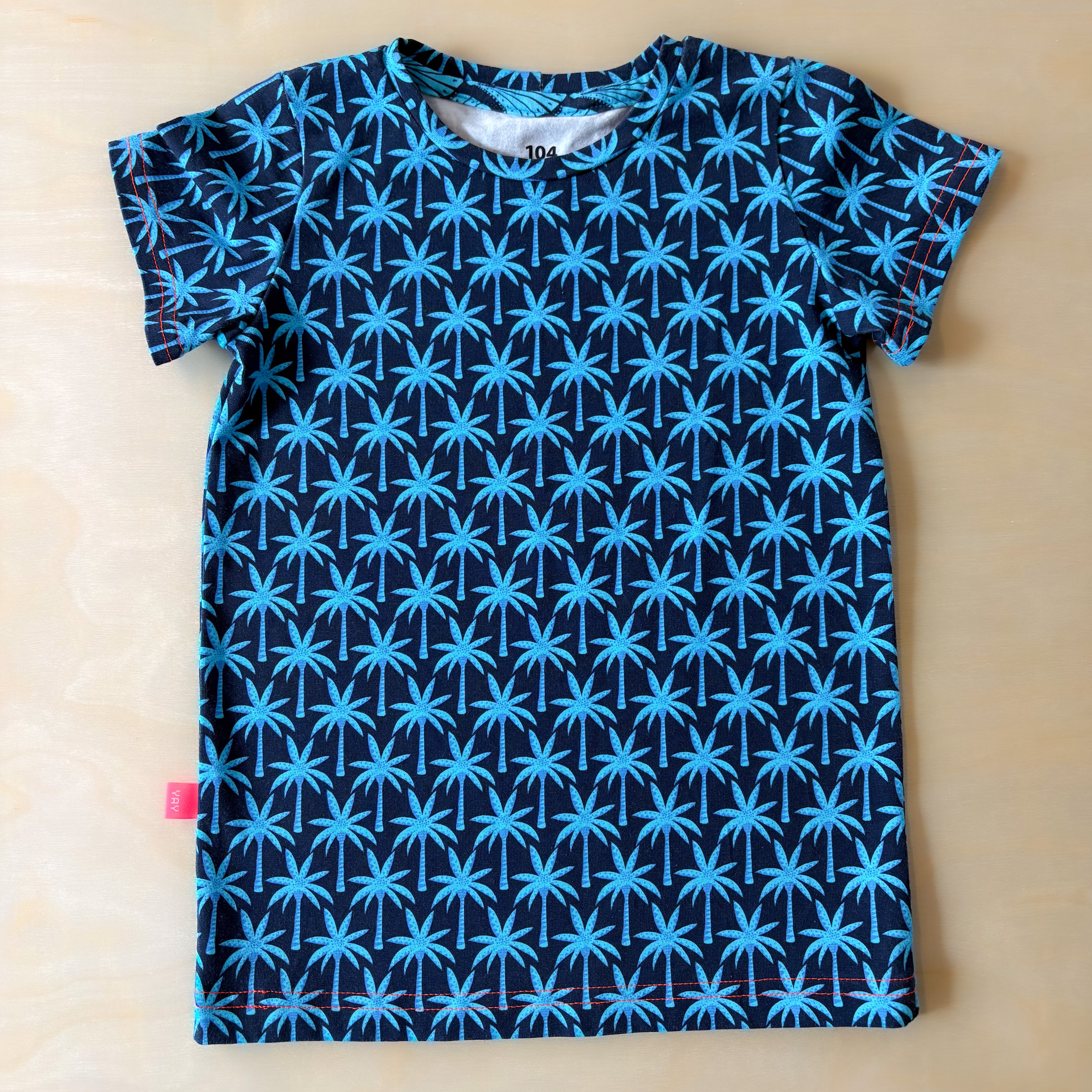 Selbstgenähtes Kinder-T-Shirt mit Palmen – Größe 104
