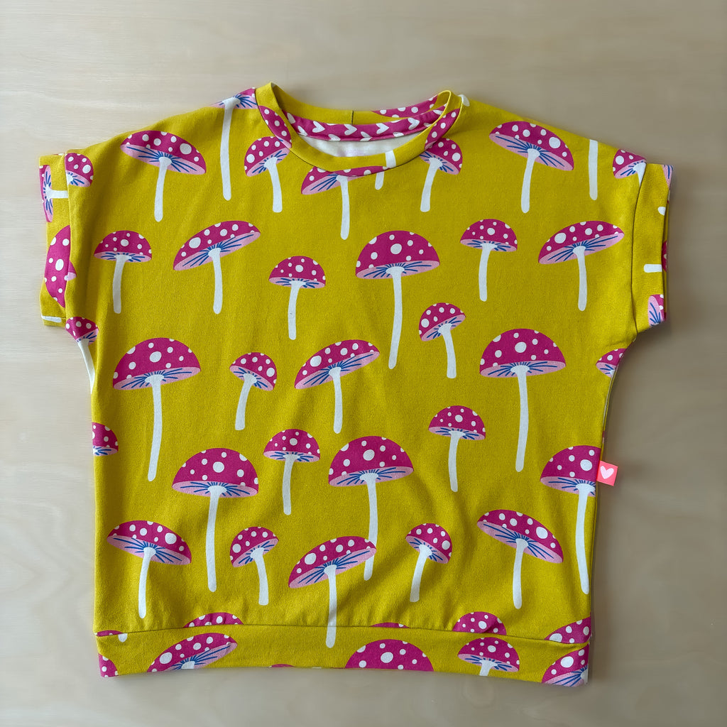 Handmade Kinder-Shirt – Größe 128
