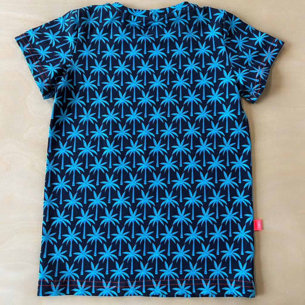 Selbstgenähtes Kinder-T-Shirt mit Palmen – Größe 104